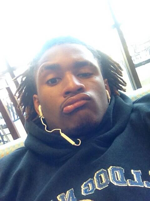 TireaseW's tweet photo. 😂😂bored so i made this face http://t.co/srt90nznKg