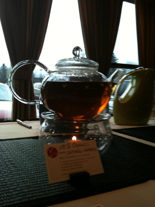 teasommelier's tweet photo. @FoodNetwork_UK Boiling H2O over great loose leaf black tea and steep for 3 mins before removing leaves... enjoy http://t.co/UtAGQ6Oehe