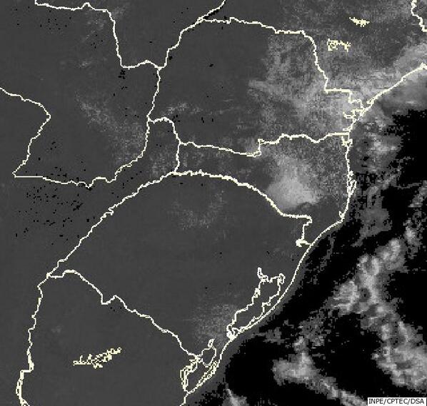Climaterra's tweet image. 11:30 h, mais nuvens a nublado na região de Lages, centro e nordeste/SC, áreas escuras o sol predomina.