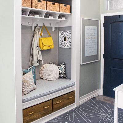 ThisOldHouse's tweet image. From an awkward foyer closet to a mini mudroom, PLUS more #budget redos ow.ly/uRywy
