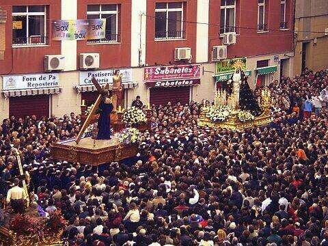 PCrevillentins's tweet photo. Els dillunsos son menos merda si penses que en dos semanes comença la Semana Santa http://t.co/tel7ZHhXH6
