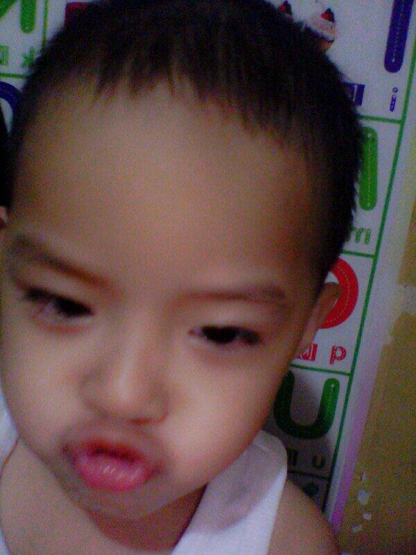 chasssinglight's tweet image. Still awake bcoz of this super kulit boy....#puyatproblems