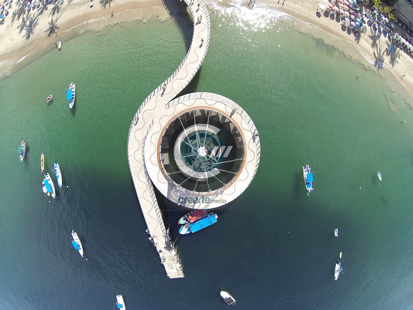CrearteMedia's tweet photo. El mar color esmeralda te espera.  ¡Vive una Semana Santa inolvidable en #PuertoVallarta! http://t.co/QGXf3QhM2E
