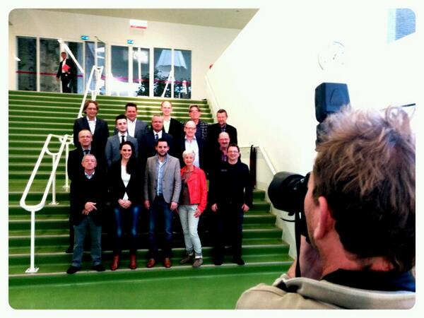 Staatsieportret van de grootste fractie van Nederland in de maak. <a href="/WakkerEmmen/">Wakker Emmen</a>, binnenkort in #DvhN