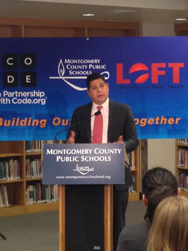 HHFoundation's tweet image. HHF President & CEO Antonio Tijerino celebrates young leaders of today at the #CodingJam with @MCPS and @codeorg
