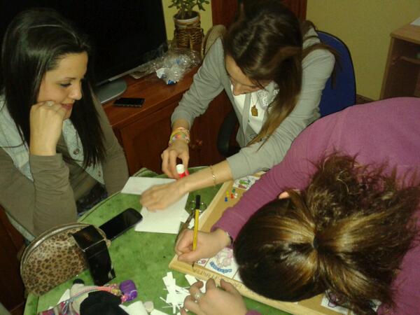 noelixy's tweet photo. La clase de pinta y colorea @nonapriego @crisstti94 @KristyBixo http://t.co/v41Ngl2i1T