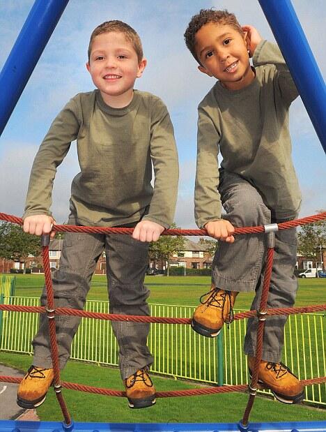 WhatTheFFacts's tweet photo. Twins can be born where one is white and one is black. http://t.co/IQagz8JORv
