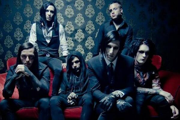 SupportScreamo's tweet photo. Eai seus noia... To sem muita vontade de escrever então vai uma seção de fotos do @MIWband ae.  #TioLucker http://t.co/LvpaxOPKrV
