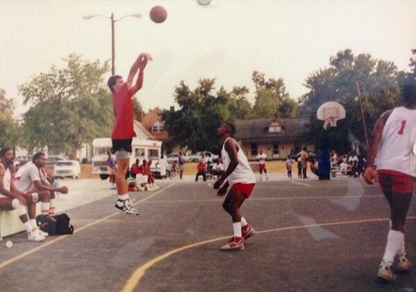 Hansen4Three's tweet image. 26 years ago and right out of High school. Leading scorer in Hoptown Kentucky's Pro-Am Dirt Bowl
#goingwayback
