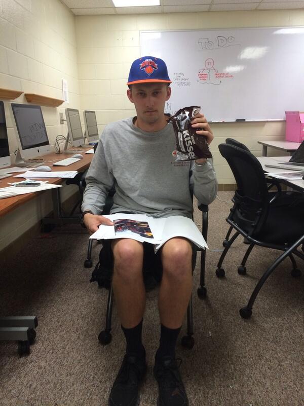 PaulaNovacki's tweet photo. 30 Hershey kisses & more than 12 hours later in the Coliseum @Petes317 is indeed still alive #batemanproblems http://t.co/2JuvPmOUYr