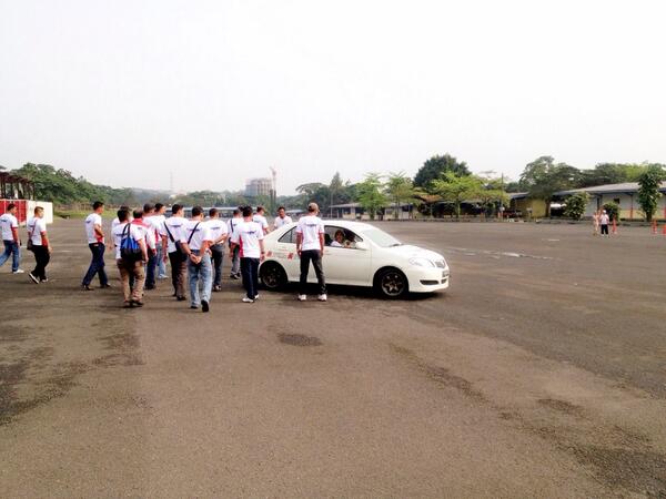 apratama560's tweet photo. Sentul #selamat mencoba Drift http://t.co/SnCLjc5s6I