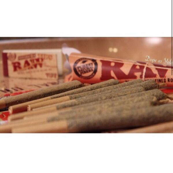 RAWLIFE247's tweet photo. Tonight's gonna be a good night!!
#RAWlife #monday #night #smoke #sesh #rawcones #widetips
Photo by @dopeasyola54 http://t.co/fX7iwPbIyL