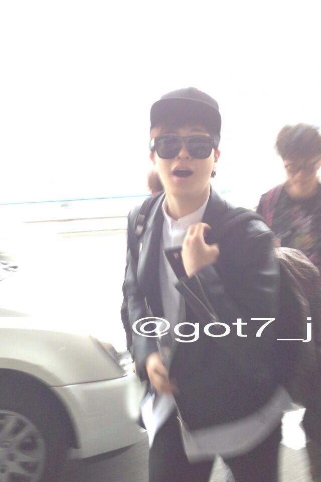 BjiHnKPCIAAuKTC.jpg:large