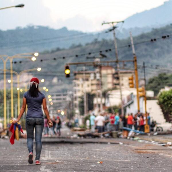Proxyer's tweet photo. Siempre encontraras hermanos de lucha, Cuando por libertad sea la batalla.
#24M #ConcluDERECHOS Venezuela http://t.co/j3UiuKo8W8