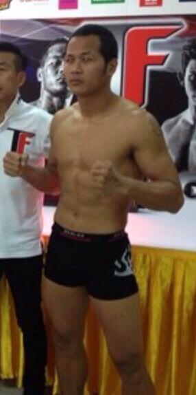 tomtomy44269115's tweet photo. ช่างน้ำหนักเตรียมต่อยไทยไฟท์ http://t.co/HqmrbYDNer