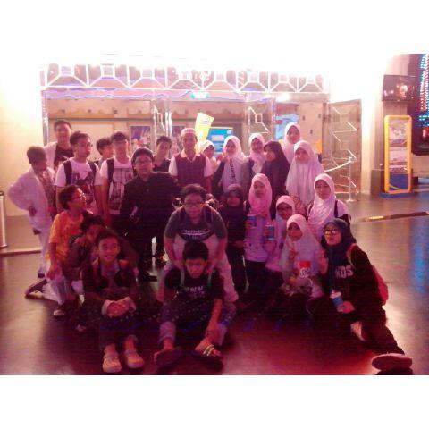 7Delphinus_03's tweet photo. trans studio bandung #1 http://t.co/rGXuouF3rG