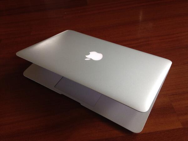 charlesnim's tweet image. 2011년4월에 구입한 맥북에어11인치! 이제 새로운 주인에게 떠나보냅니다. 막상 보낼려니 아쉬움이...
