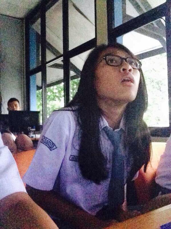 TASK_25's tweet photo. Indri. Behelan,cuekk,nerd,autis bgt ama hpnya,suka nyolotin tapi yg nyukain banyak sometime suka freak haha @indripl http://t.co/n8TCtYonsl