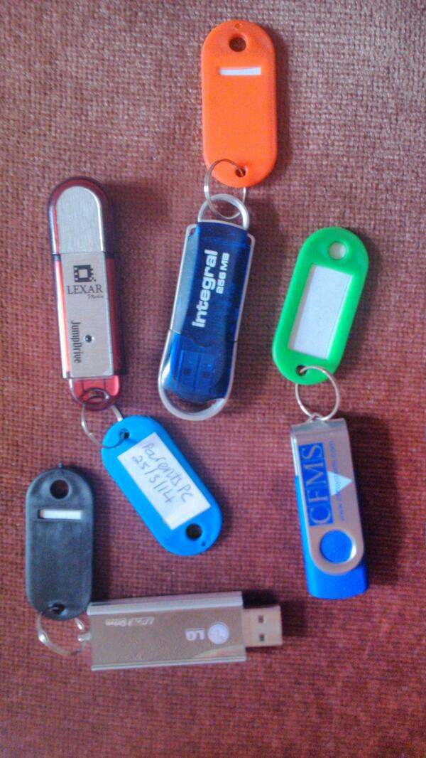 MoiraBenson's tweet image. Always know whats on #memorysticks using #keyrings. #Label with date and contents. Use #cloud too