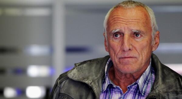 a3formula1's tweet photo. El dueño de @redbullracing pone en duda la continuidad del equipo en Fórmula 1 http://t.co/YMj2gzEyZM #A3F1Malasia http://t.co/fWqopr5jtr