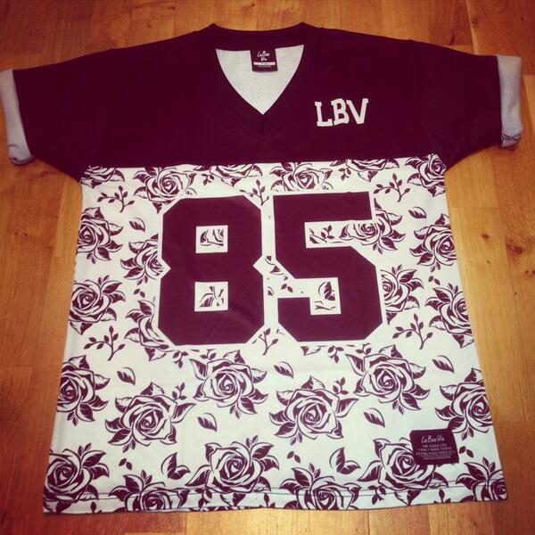 Floral Black Series 
Retweet and follow to enter.
Winner will be sent a direct message in 24 hours! 
#competition