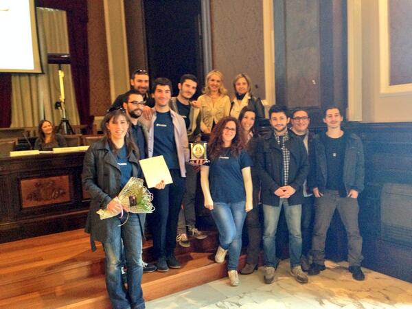 viaetneacatania's tweet photo. #imsieme in rete e la #Sicilia che ci piace! Il team @FlazioSocial #Catania http://t.co/OIiual08tR