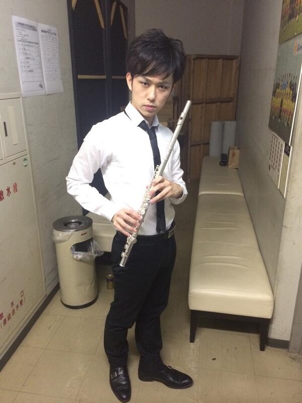 O Xrhsths 西村ヒロチョ Sto Twitter 福岡でフルートを吹きたかっただけさ Rt Politics Light あるあるyy劇場に同期が来ました 何故か楽屋でフルートを吹いてました ネタでは一切フルートを使ってませんでした Http T Co Allyttf1tz