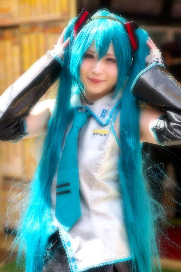 rioranori_55's tweet photo. 【日本橋ストフェス2014】お名前が不明のレイヤーさん。素敵な微笑みの初音ミク。お名前等がわかれば、写真をお送りしたいのですが・・・。#ストフェス http://t.co/XRwFTlKCyf