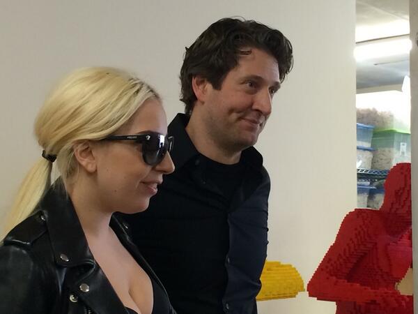 Nathan Sawaya Thanks Ladygaga For Featuring My Art In Your G U Y Video As You Said It S Fun To Break Art To Make Art Http T Co F1iwmjyrzl