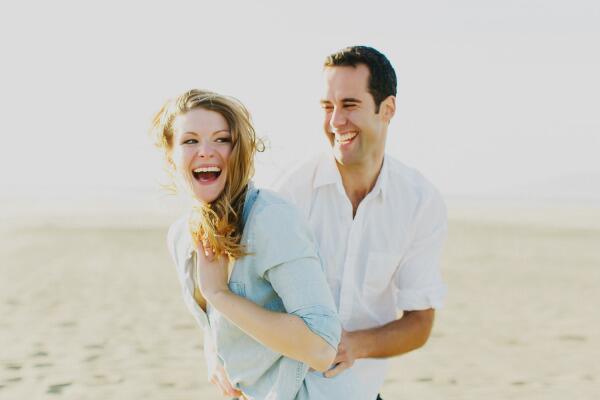Spending our morning on the beach with <a href="/milouandolin/">Milou & Olin Atelier</a> and this fun-loving couple! stylemp.com/1qww