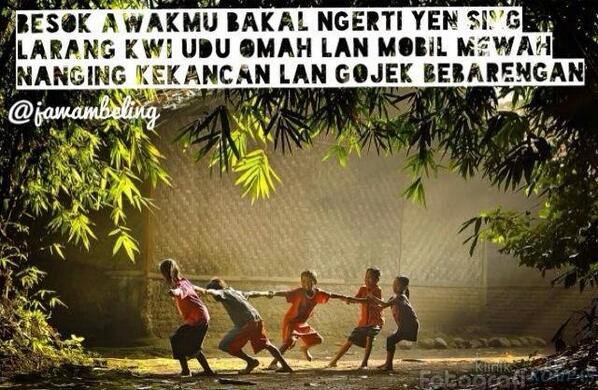 ERTE"@jawambeling: Bocah saiki ngguyu dewe cekelan hp nexian karo smsan... Ora ngerti kekancan#JM "