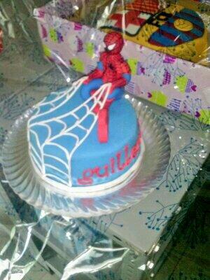 DolceMarie86's tweet photo. Tarta de spiderman!! http://t.co/BAfR6iexJL