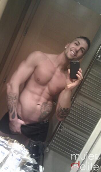 LabradorClubfan's tweet photo. sonrie a esas personas que te tienen envidia! @labragandiash http://t.co/ZwWLnERwfR