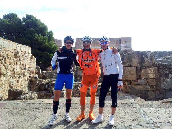 GonzaloSaVi's tweet photo. Salida valencia-sagunto por el oronet, buena mañana de bici con dos grandes #training http://t.co/QLpbPx6uMz