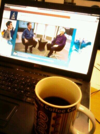 jeanpaullopes's tweet image. Assistindo o #java8qa, é claro que com um café
Watching with coffee, of course.
