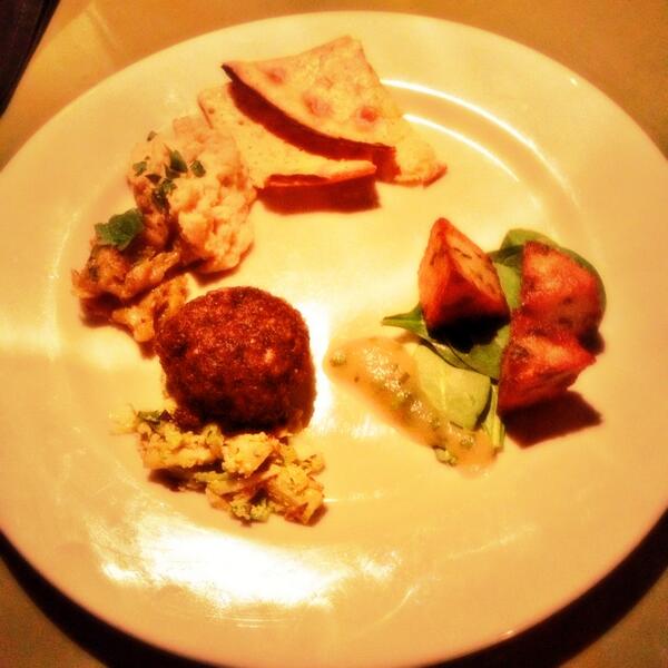 First #vegan course at <a href="/IpanemaVeg/">Ipanema Cafe</a> - Farinata, daikon cake, fried risotto! #rvadine