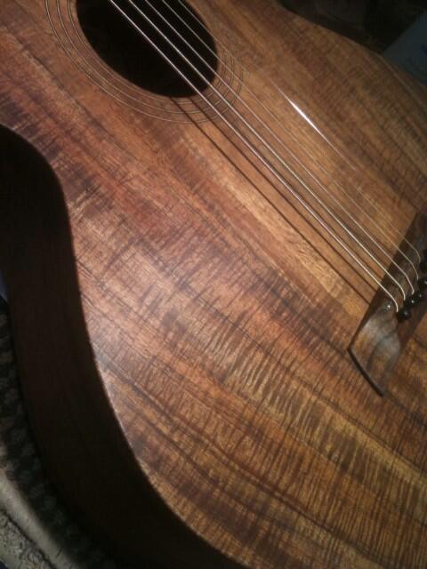 RaycoResophonic's tweet photo. It is light but sounds like a grand piano on my lap. A real treat to play. http://t.co/614brPK712