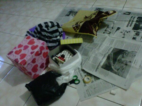 Attikahnurul's tweet photo. Persiapan kemarin w/ Dini Triana x_x http://t.co/bemOEXsx3P