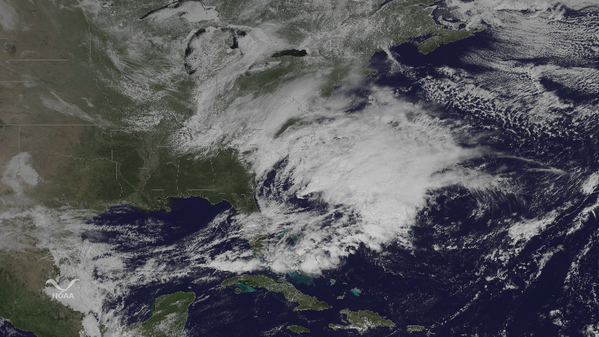 NOAASatellites's tweet photo. #NOAA #EnviroVizLab: Powerful Storm Expected off East Coast Tuesday Evening http://t.co/YZJPuxJS64 http://t.co/HIKj4JufGG
