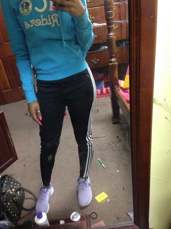 _raeforshort's tweet image. #ootd #promshopping #notmatching #ohwell 😂