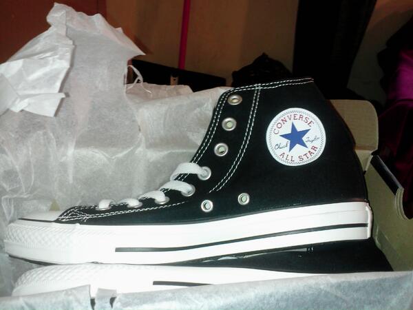 FallenAngel1508's tweet image. snow couldn&apos;t stop my new J&apos;s from coming! OH YEA!
#NewJs