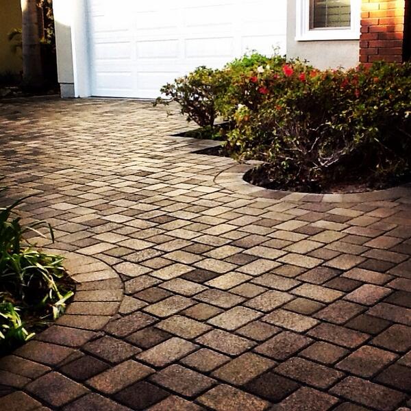 AlohaPavers's tweet photo. Antique Cobble beauty in #bayharbor #pavers #driveway #walkway #steps #beauty #icpi #installation #angelusblock http://t.co/mQOkQ9cF7Q
