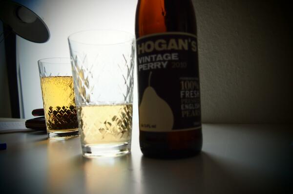 Probierrunde: #Vintageperry / @HogansCider. Reife Birne, Lindenblüte, Honig; milde Säure; feine Tannine. Trinken !!