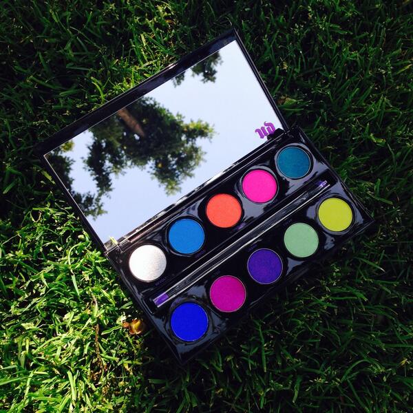 FireflyOdysseyC's tweet image. "Ooooooh!!&amp;gt;&amp;gt;@thezoereport: A new palette always brightens our day @UrbanDecay #zoereporter http://t.co/MxjBcGwDCG"