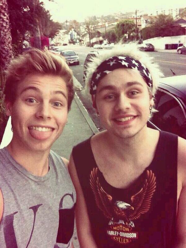 stevemstgdr's tweet photo. @thomasmstgdr siamo beliiiiii http://t.co/knWvSL5Qh4