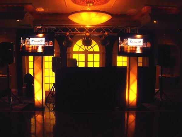 lieventdjs's tweet photo. L.I.Nights is now booking for the summer! Contact us today. #wedding #Sweet16 #party #longisland  #dj http://t.co/A6fGpM4LF3