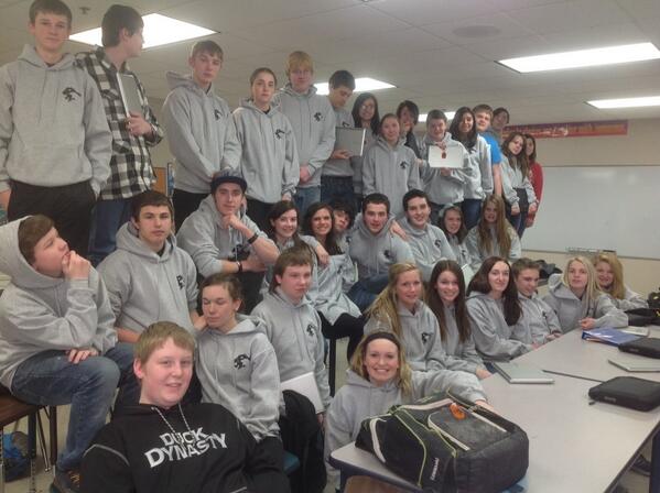 SDeShazer's tweet photo. 7th hour 9thGrade with sweatshirts and chrome books #todaycounts#MTGEARUP#LCHS http://t.co/BacgXn9VfE