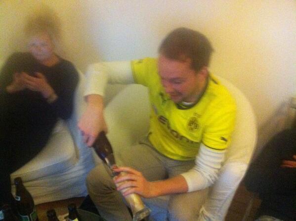 Congrats <a href="/FCBayern/">FC Bayern München</a> for earliest #Championship in history of #Bundesliga with <a href="/BVB/">Borussia Dortmund</a> Supporter @seb1909 💪💪