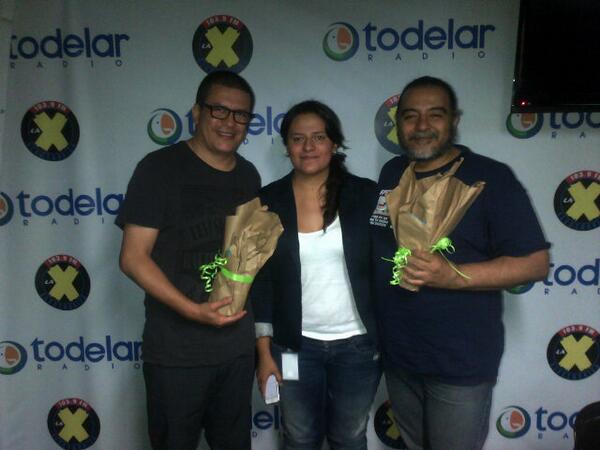 GabrielPosada's tweet photo. @SorpreDivertida hoy #enlacasa! Contándonos de su tienda virtual para enviar regalos http://t.co/TialwNSF1a