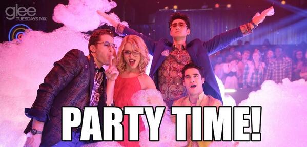 gleeofficial's tweet image. A (Holly) Holiday party: 
☑ Good music 
☑ Permed hair 
☑ Foam  
#PartyAllTheTime #glee